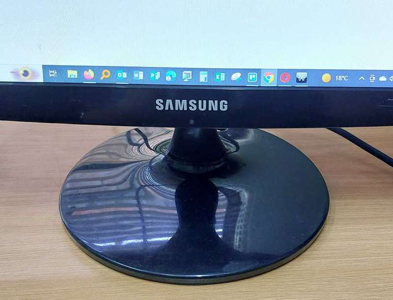 Samsung SyncMaster SA100 18.5 inch LCD Monitor