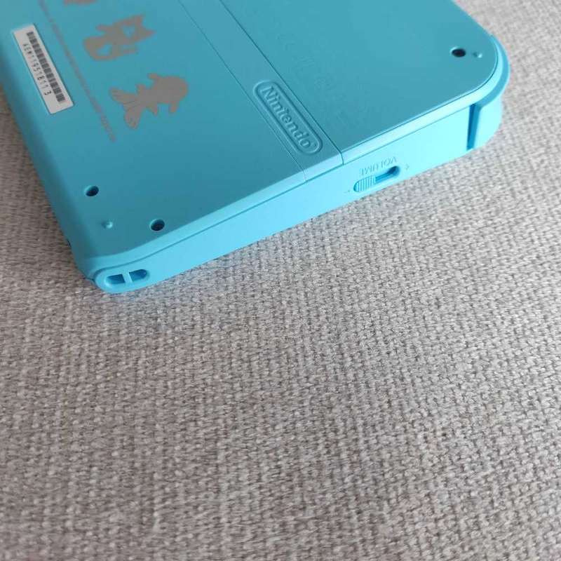 Nintendo 2ds Pokémon Sun and Moon edition console +original charger