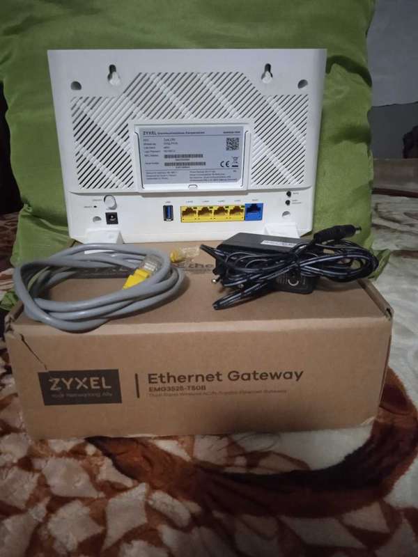 ZYXEL EMG3525-T50B fibre Router