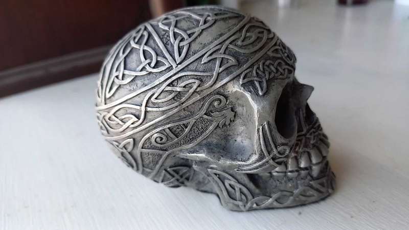 Skull Celtic ornament/figurine
