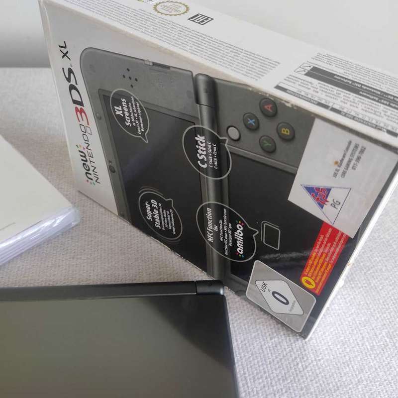 `New` Nintendo 3ds xl console with box +original charger +games (e-shop)