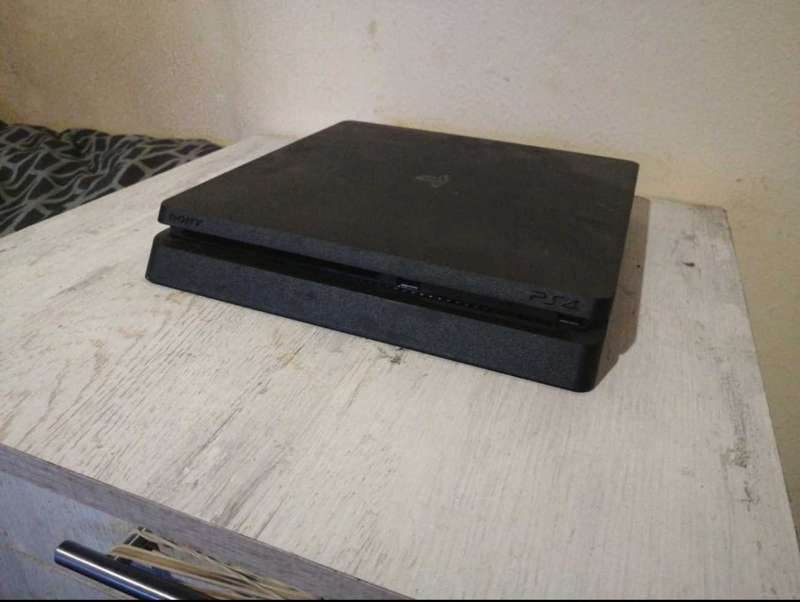 Ps4 slim bundle includes spiderman