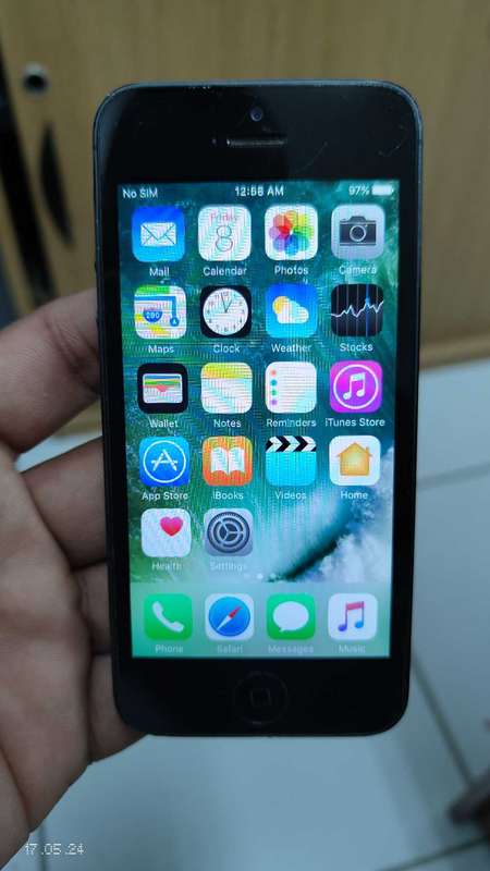 Apple iPhone 5 16GB space grey (Pre owned)