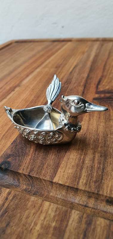 Rare find ! 3 × 950 Salt ducks with matching feather spoons by Jenna Clifford