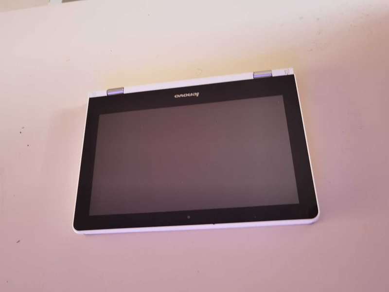 TOUCH SCREEN LENOVO YOGA 300 Intel® N3060 | 4GB RAM | 500 GB SATA DRIVE
