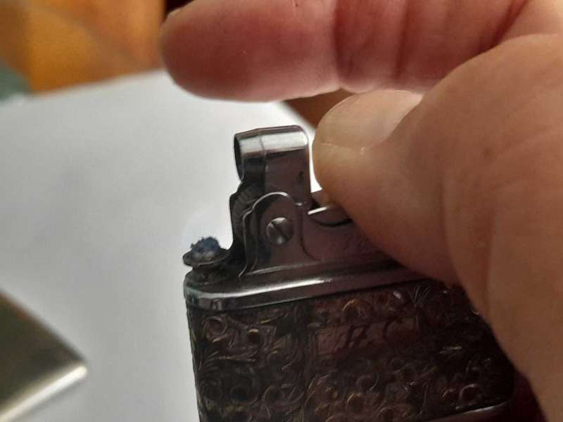 Consul and Pigeon lighters. Full working!