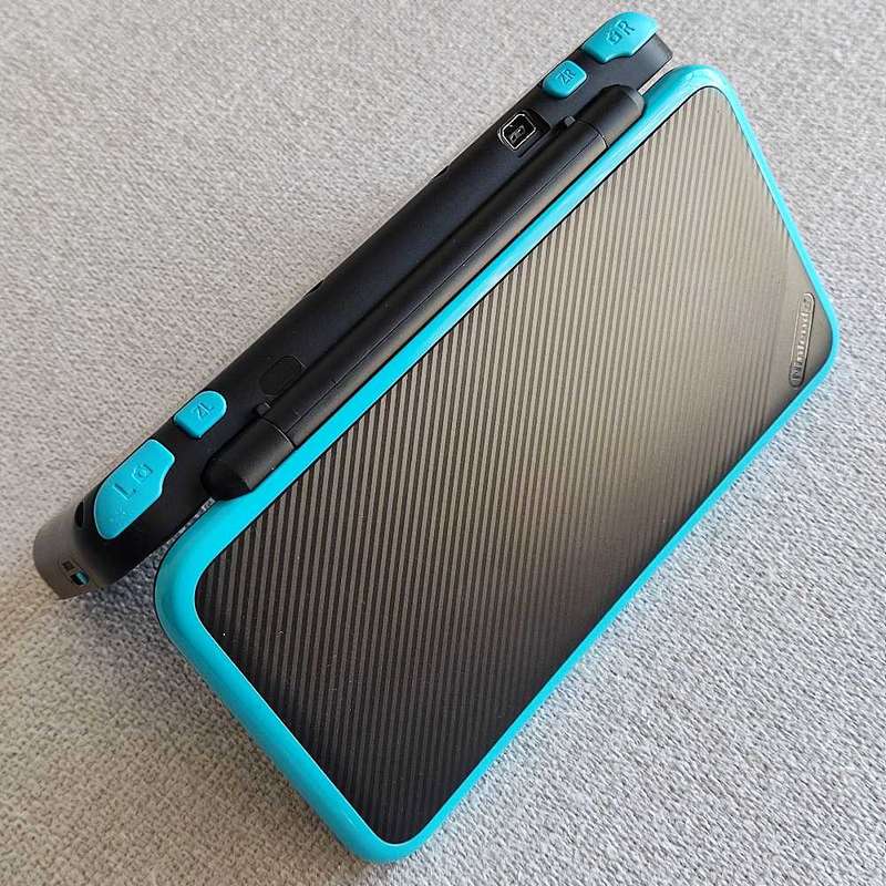 `New` Nintendo 2ds xl console with original stylus and charger