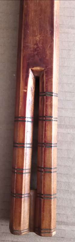 Drone flute made in Yugoslavia. Length 32.3cm. Width 4.2cm. Height 2cm.