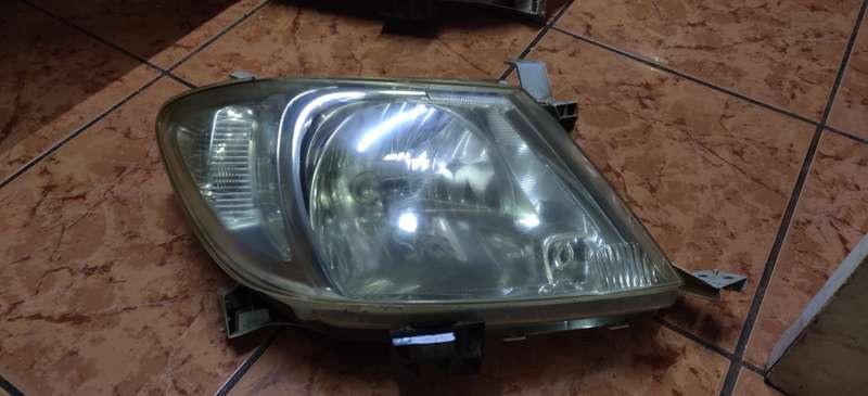 Toyota Hilux D4D 09-11 Original Headlights