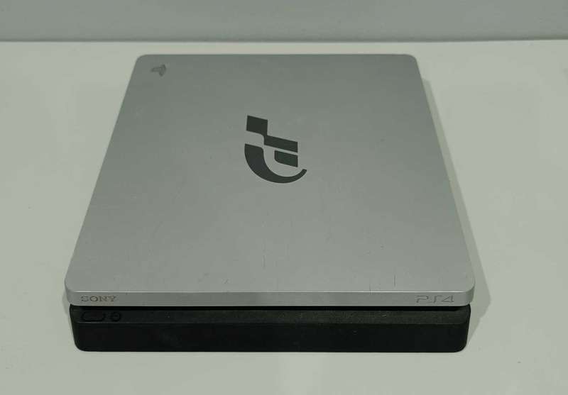 Playstation 4 Slim Limited Edition GT 1TB