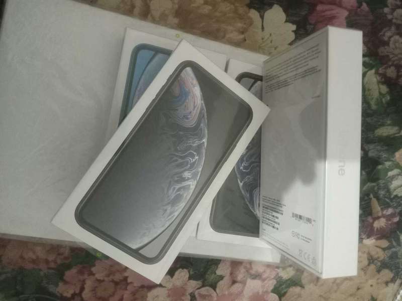 IPhone XR 64gb box pack