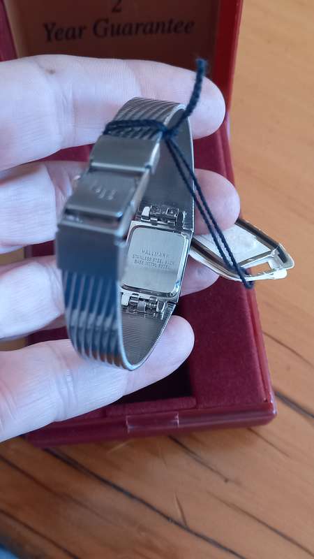 WOW!!! LADIES WATCH - STAINLESS STEEL