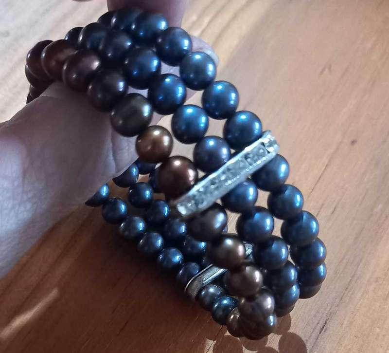 Beautiful Peacock and Bronze Freshwater Pearl Stretch Bracelet