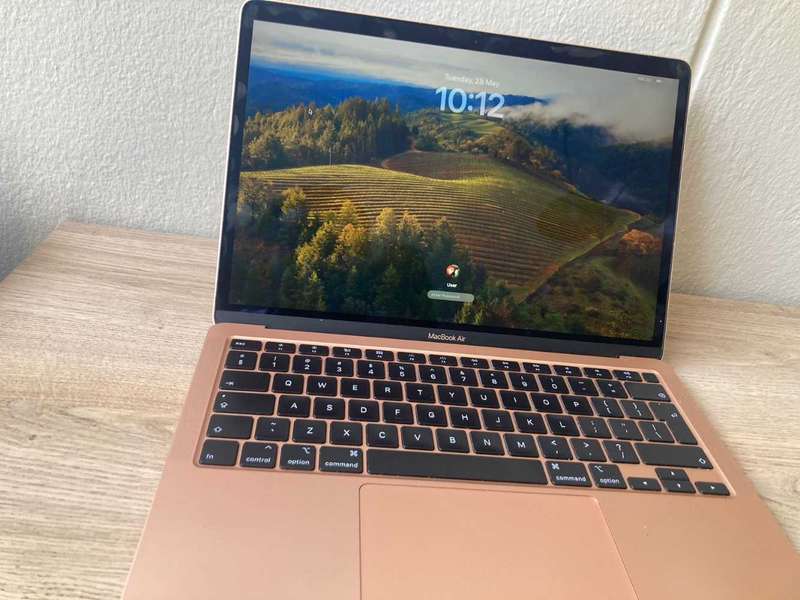 2020 Apple macbook Air 13-inch Retina Display Rose Gold i3 8GB RAM 256GB SSD Storage