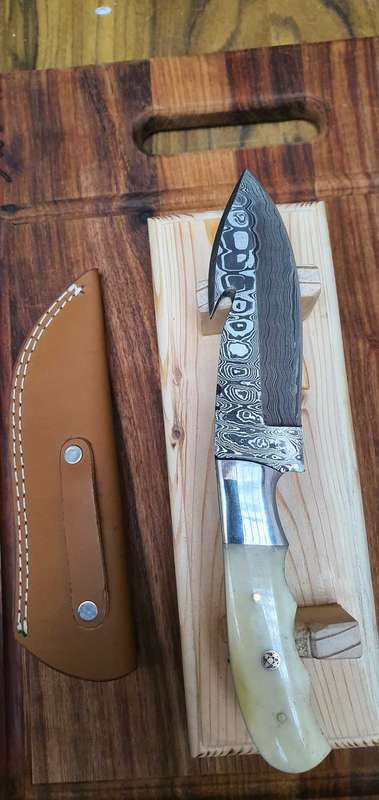 Handmade Damascus hunting knife