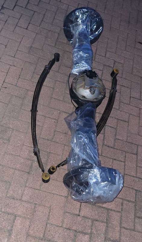 Nissan NP300 Diff & A Set Of Leaf Springs (4300-QKHD8G).  DIFF RATIO:  4.875