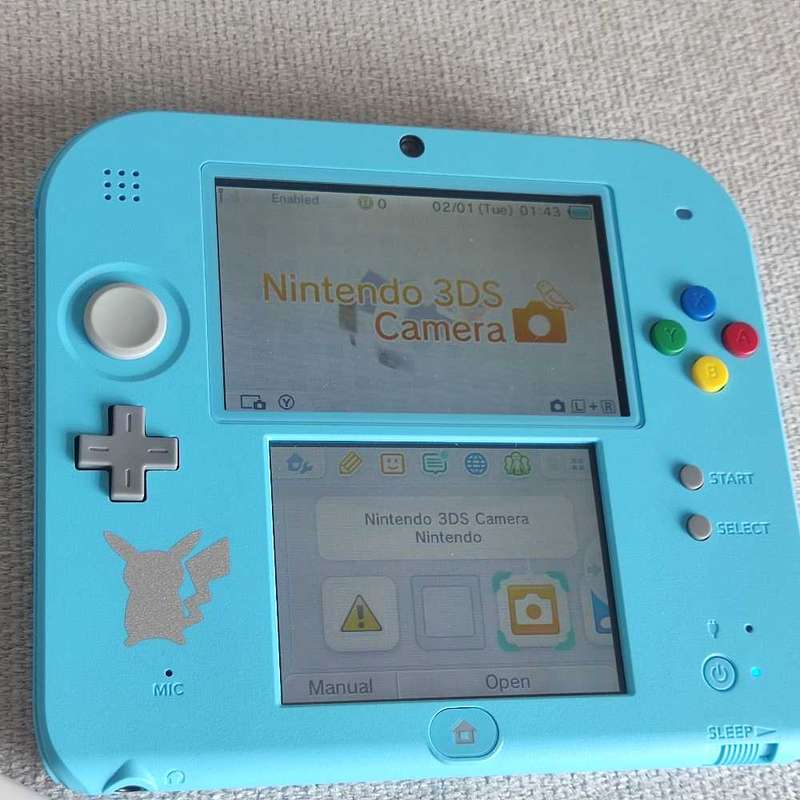 Nintendo 2ds Pokémon Sun and Moon edition console +original charger
