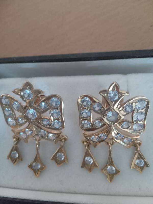 A Pair Of  Antique 18ct Yellow Gold Chandelier Earrings - (8.1g)