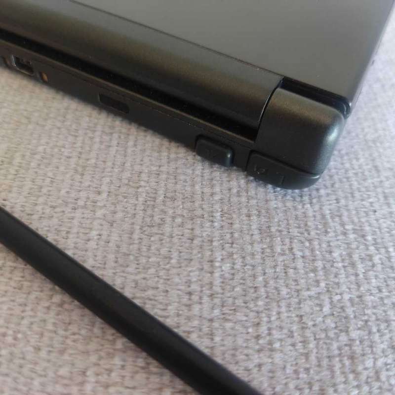`New` Nintendo 3dsxl console with original stylus and charger