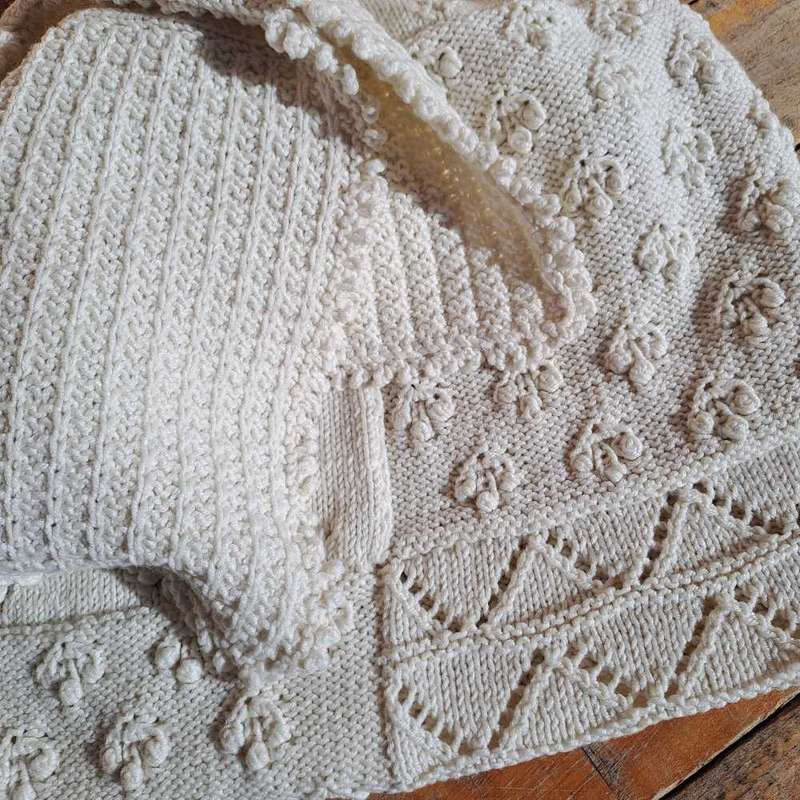 Lovely knitted cot blanket 100 x 90cm