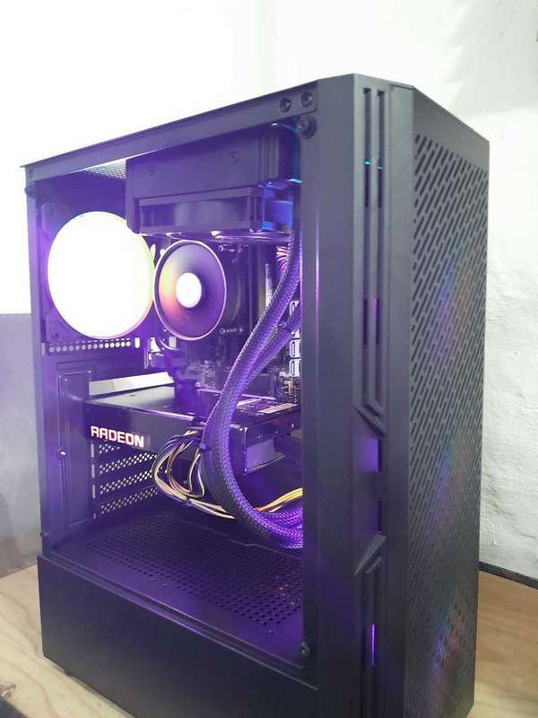 (RARE) R9 Fury X gaming pc