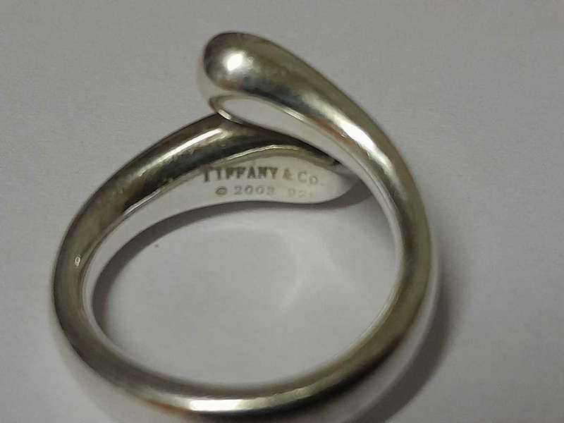 Tiffany & CO, 925 Silver Teardrop Ring.