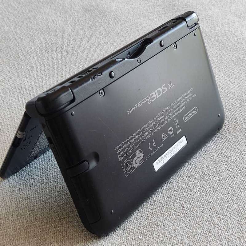 Nintendo 3Ds XL console with original charger