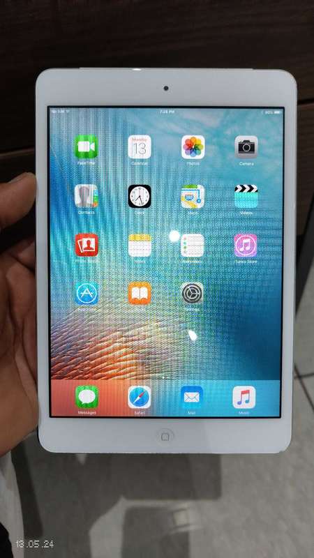 Apple iPad Mini 16GB WiFi + Cellular Silver (pre owned)