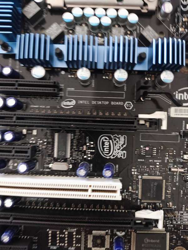 Intel Skull +Xeon CPU Combo**No Display**Ram included**Sold for Parts or Repair