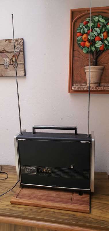 Rare 1969 National Panasonic model RF 5000 am/fm world radio in Working condition !!