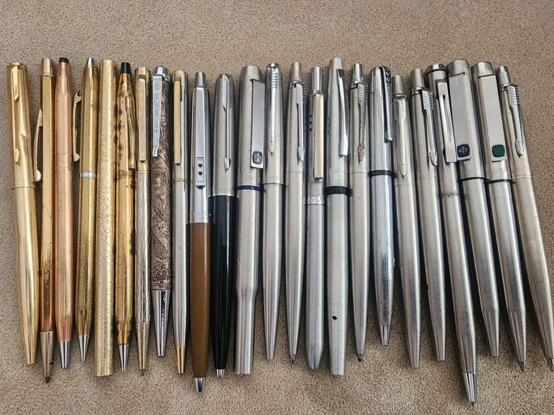 Big collection Parker pens and other.