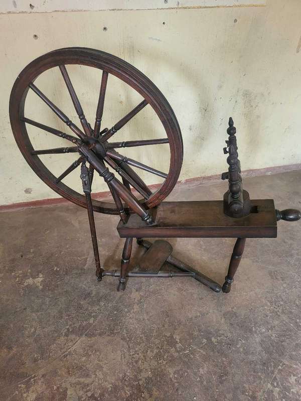 Antique spinning wheel