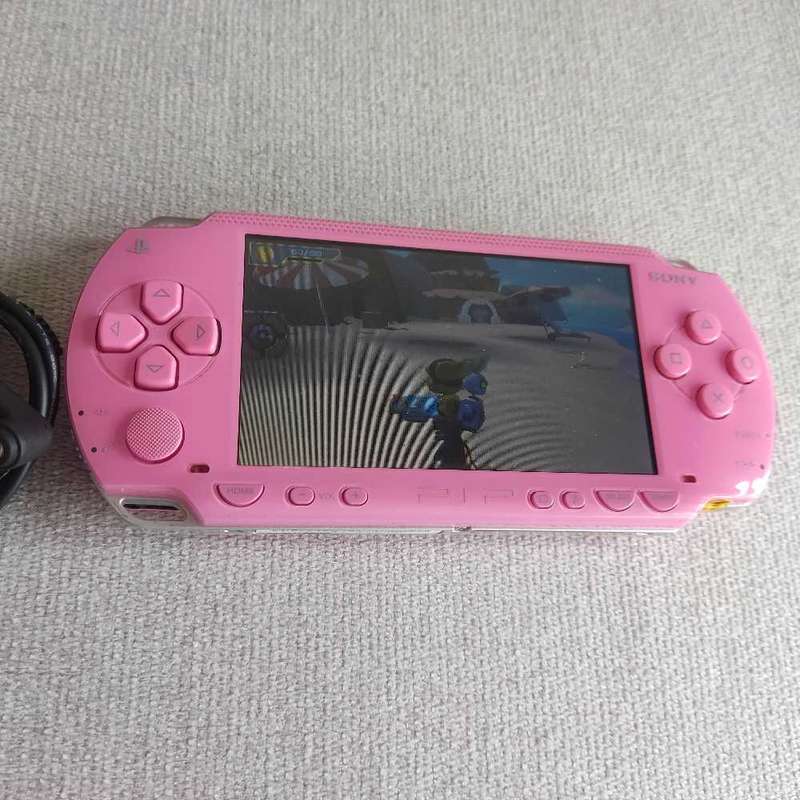 Playstation Portable (Psp) +original charger and games