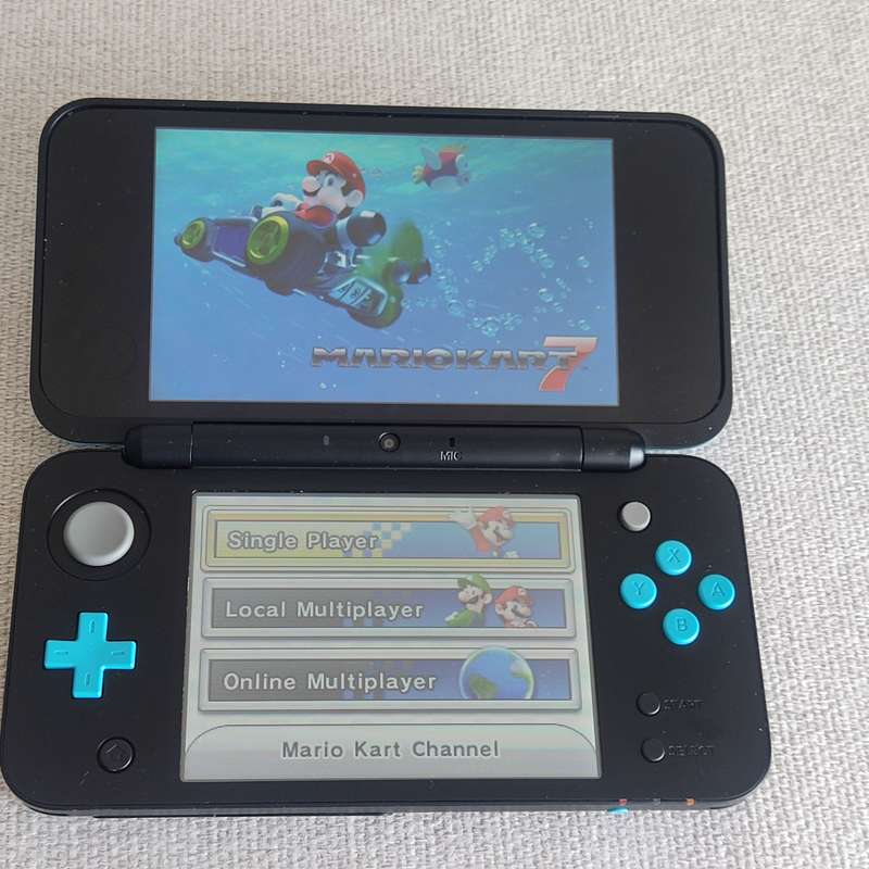 `New` Nintendo 2DSXL Console +original charger +box