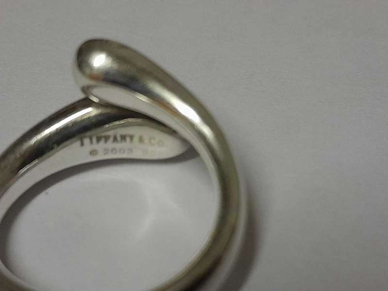 Tiffany & CO, 925 Silver Teardrop Ring.
