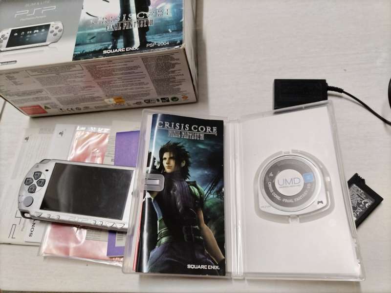LIMITED EDITION PSP 2000 FINAL FANTASY VII CRISIS CORE