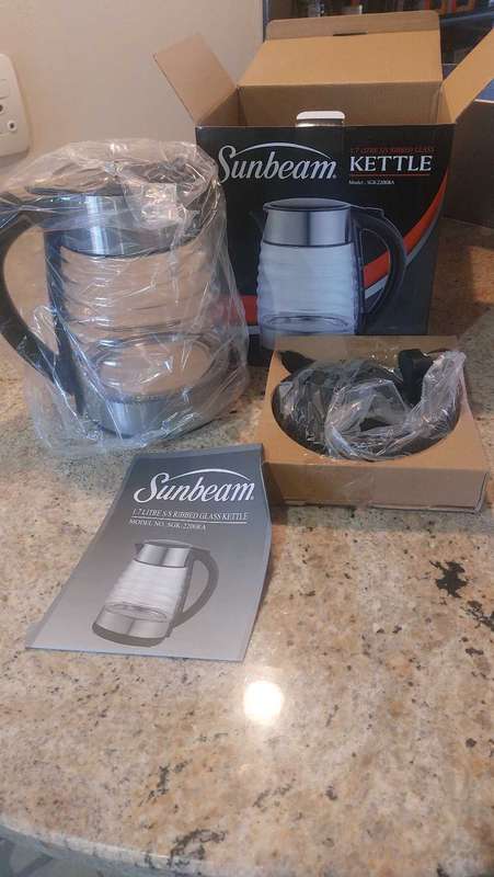 Sunbeam 1.7L Ribbed Glass Kettle SGK-2200RA