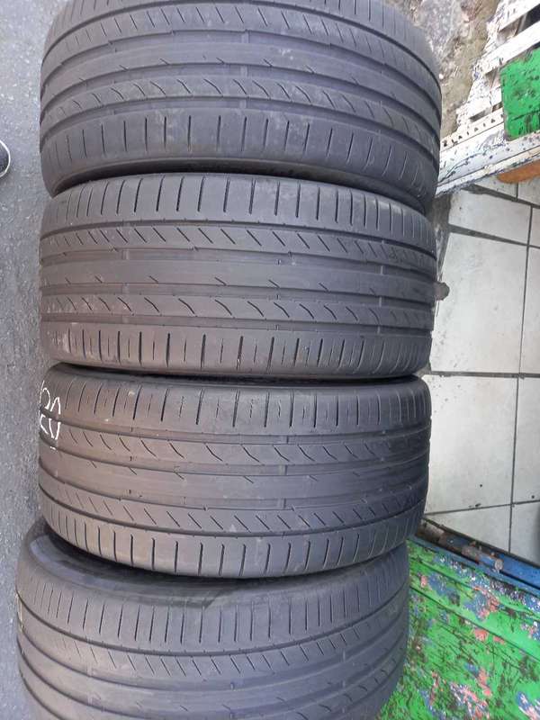 255/40/20 Continental Sport Contact. 75% thread life