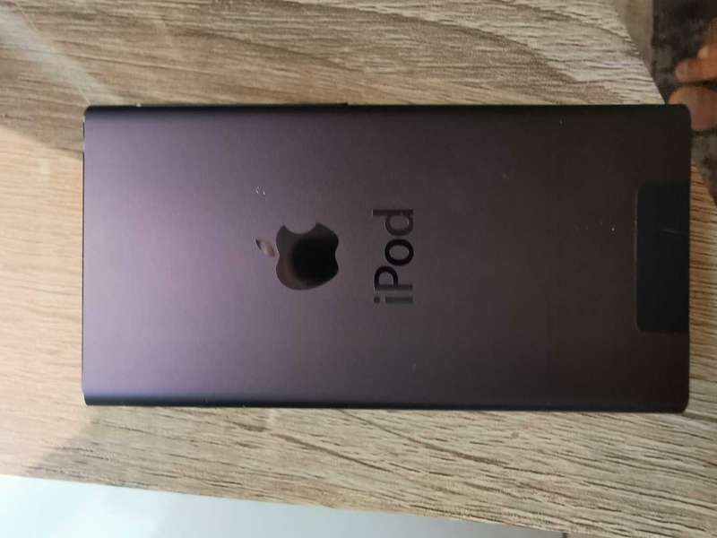 Apple iPod Nano 16GB Space Gray (Pre Owned)