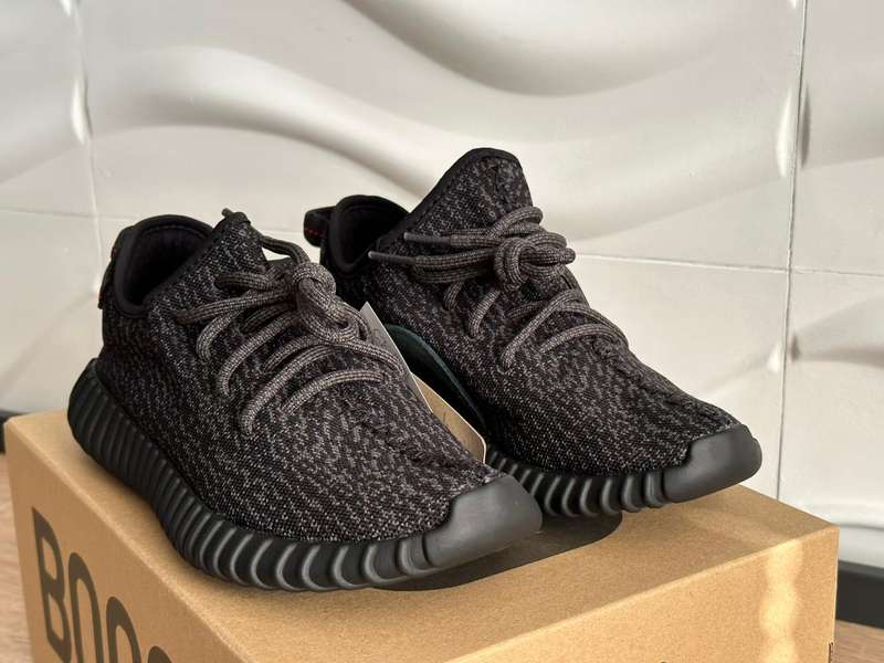 Sneakers ADIDAS YEEZY BOOST 350 V1 PIRATE BLACK UK7.5 was listed for 6 999.00 on 6 Aug at 23 46 by ubertechsa in Cape Town ID 591517611