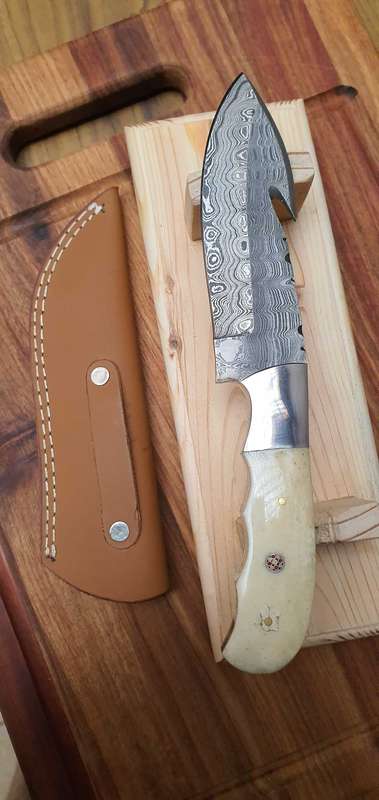 Handmade Damascus hunting knife