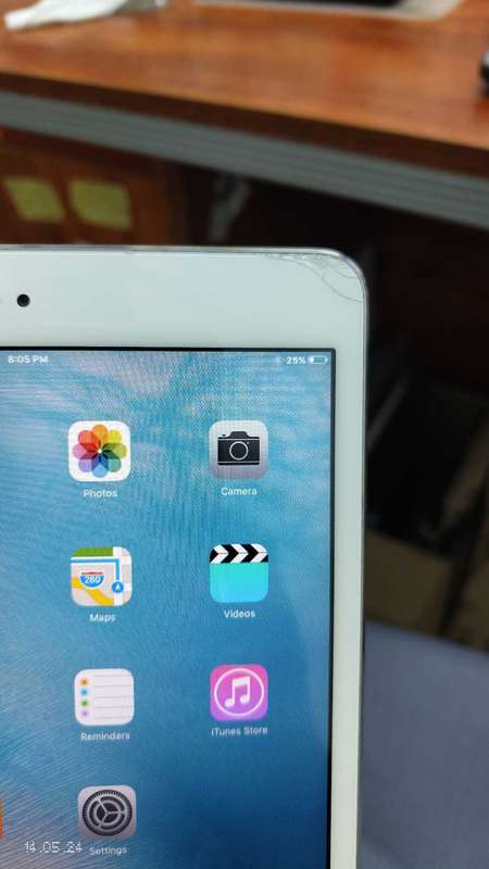 iPad Mini 16GB WiFi only (Touch cracked) (Pre Owned)