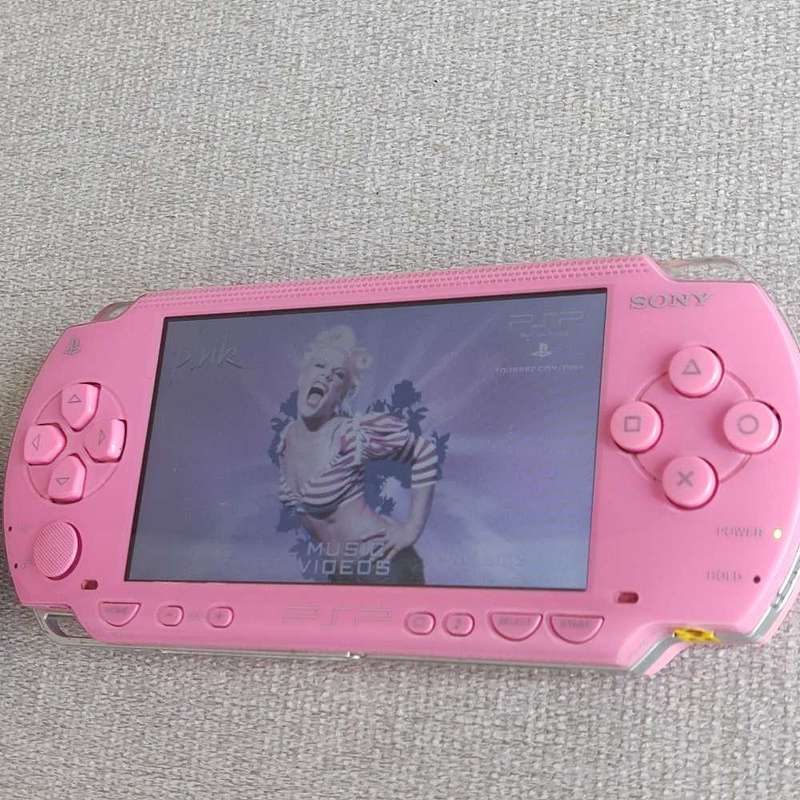 Playstation Portable (Psp) +original charger and games