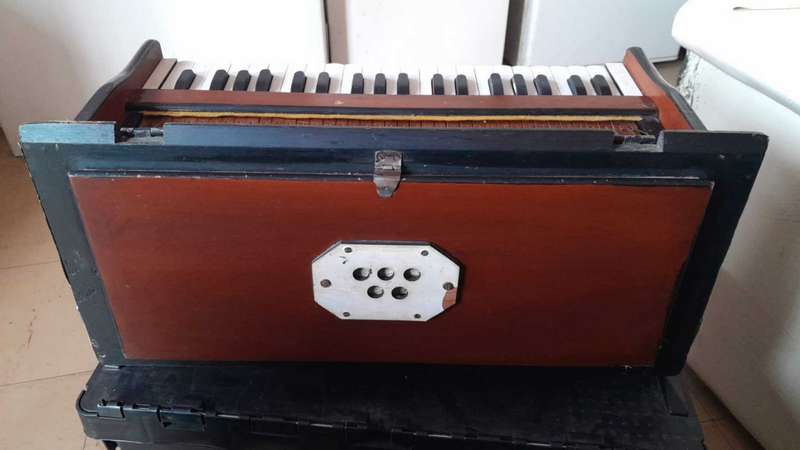 UNIQUE!!: Vintage HARMONIUM - Indian Musical Instrument - 3 and 1/4 Octave
