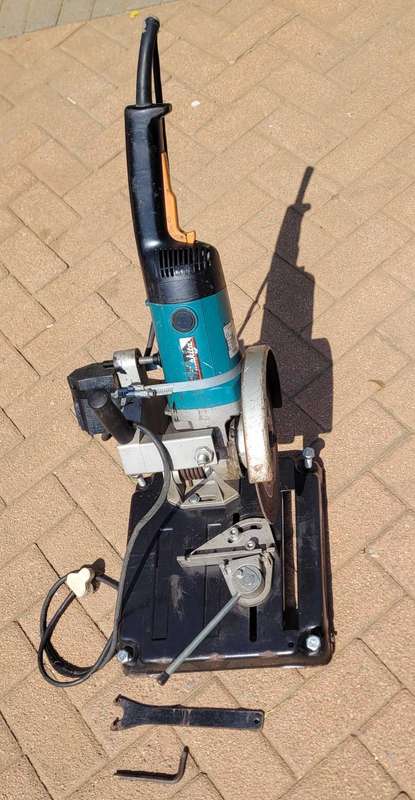 2000w Makita 230mm Grinder On Mountable Stand. Working....