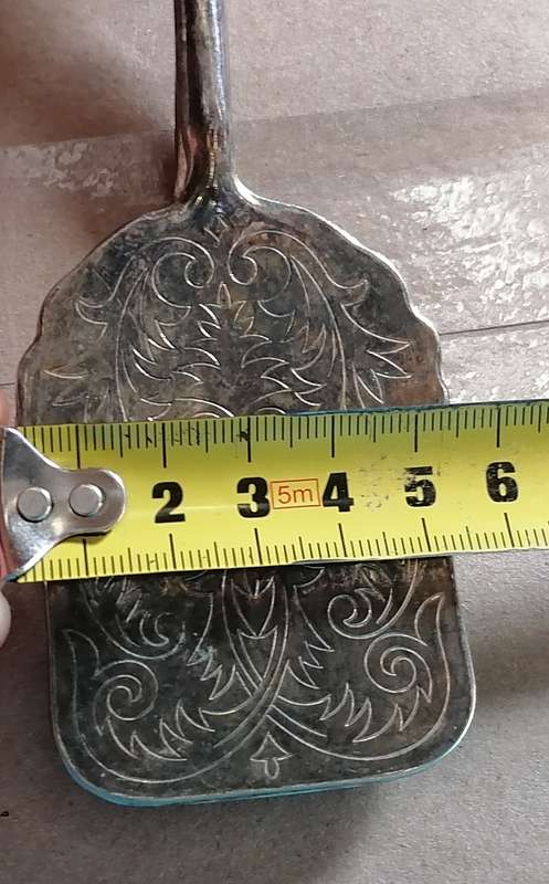 VINTAGE HIGHLY DETAILED CAKE TONG AND LIFTERS SET (E.P ZINK)