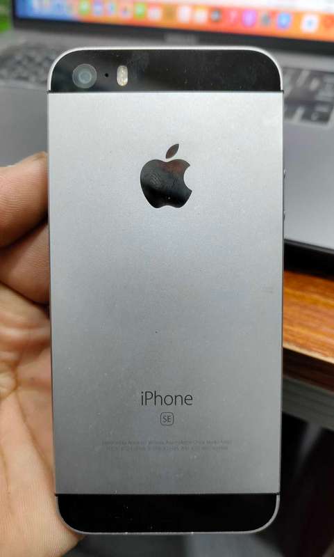 Apple iPhone SE 1st gen 64GB space grey (pre opwned)