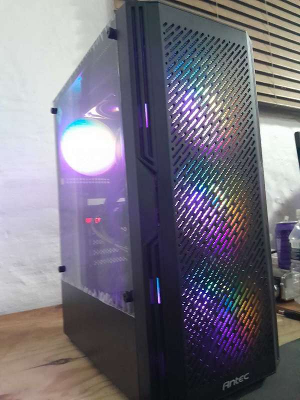 (RARE) R9 Fury X gaming pc