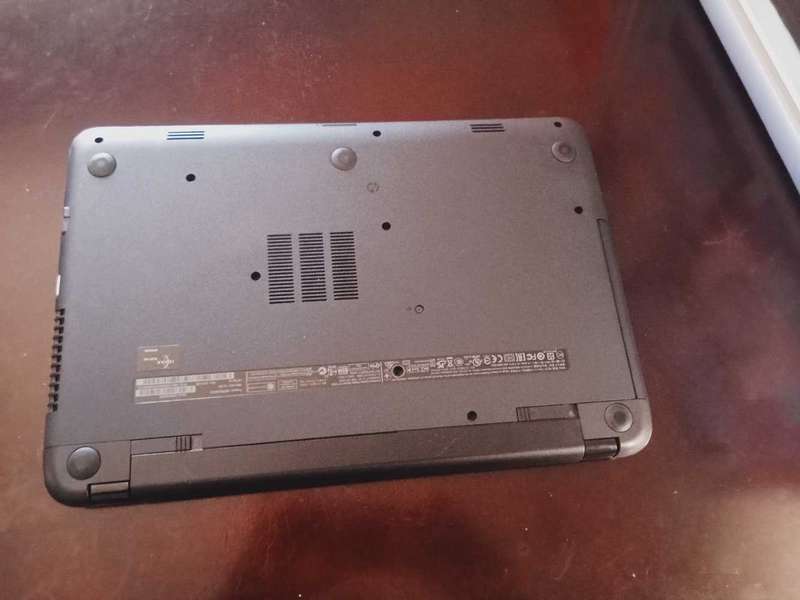 17" 250 HP Laptop with a bag