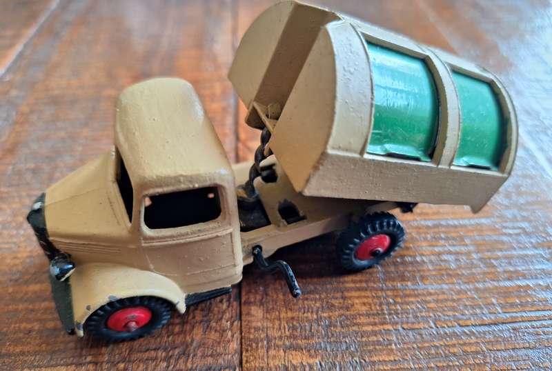 Dinky Toys Bedford Refuse Wagon 252